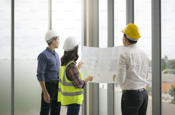 How to Choose the Best Project Tracking Software for Construction Teams Building project management software